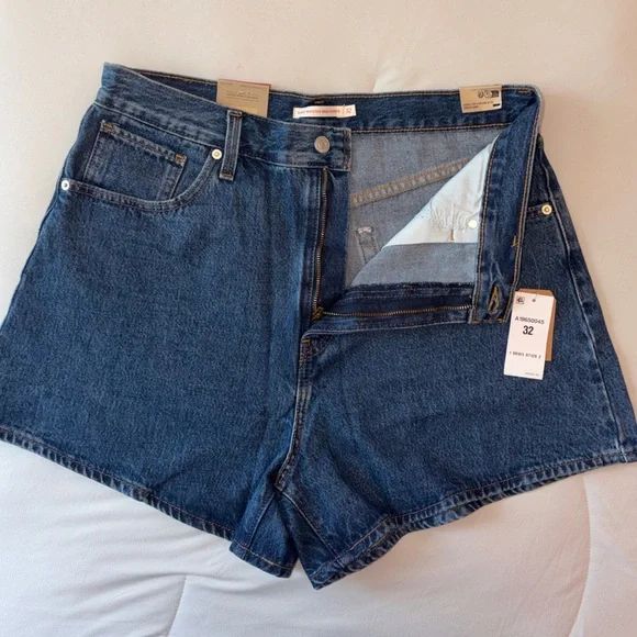 Levi's Mom Shorts Size 32 High rise NWT - Picture 2 of 10